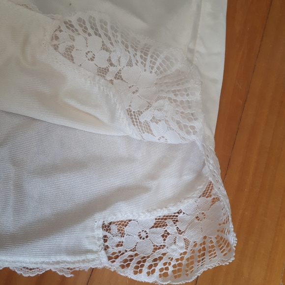 Ivory Underskirt Slip - Picture 2 of 4